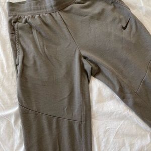 Mens slightly used Nike Yoga 3/4 Pants Size S